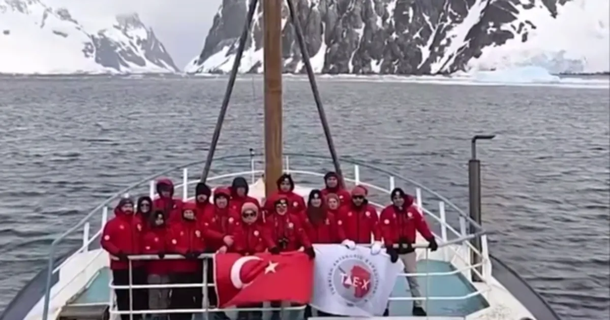 Türk bilim insanları Antarktika'dan döndü... 15. Ulusal Bilim Antarktika Seferi tamamlandı