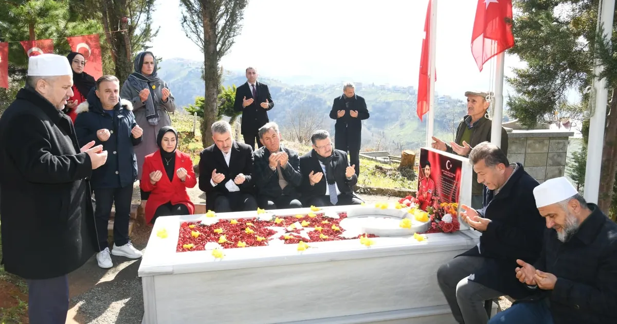 Trabzon'da Başkan Genç’ten Şehit Pilot Gençcelep'in kabrine ziyaret