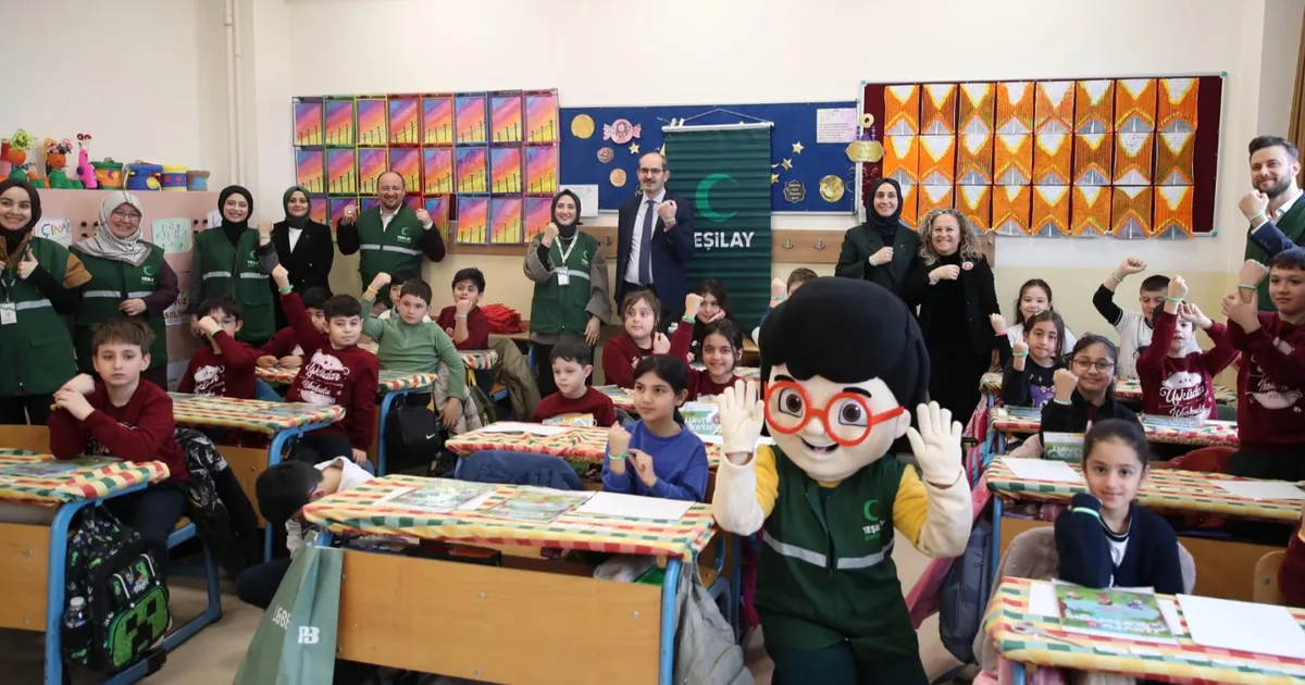 Yeşilay farkındalığı için ilk ders zili 'bağımsız gelecek' için çaldı