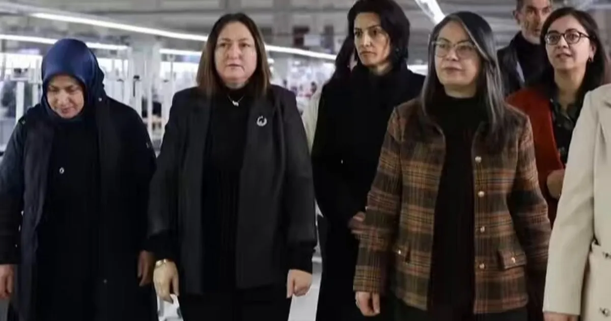 Ağrı Belediyesi'nden kadın çalışanlara ziyaret