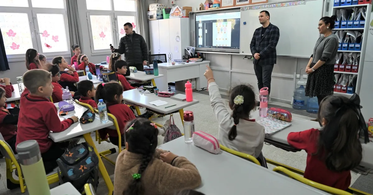 İzmir Bornova'da Başkan Eşki 'Hayat Bilgisi'nde yerel yönetimleri anlattı