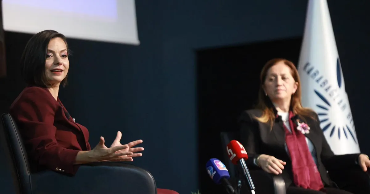 İzmir Karabağlar’da “Kadın ve Emek” forumu