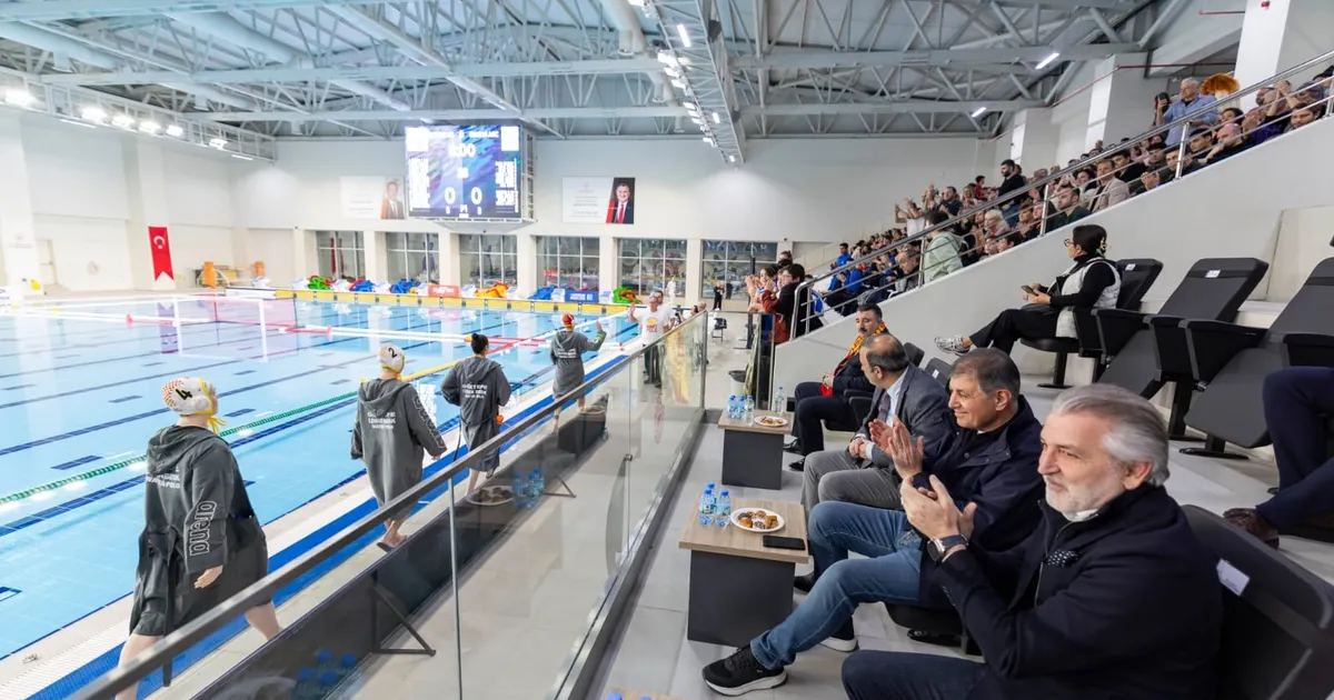 Göztepe’nin Avrupa zaferine Başkan Tugay da eşlik etti