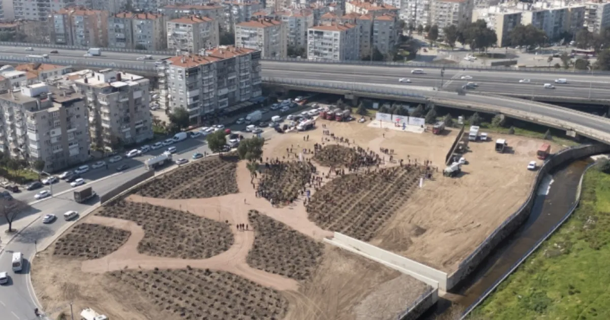 İzmir İtfaiyesi Korusu için ilk fidanlar toprakla buluştu