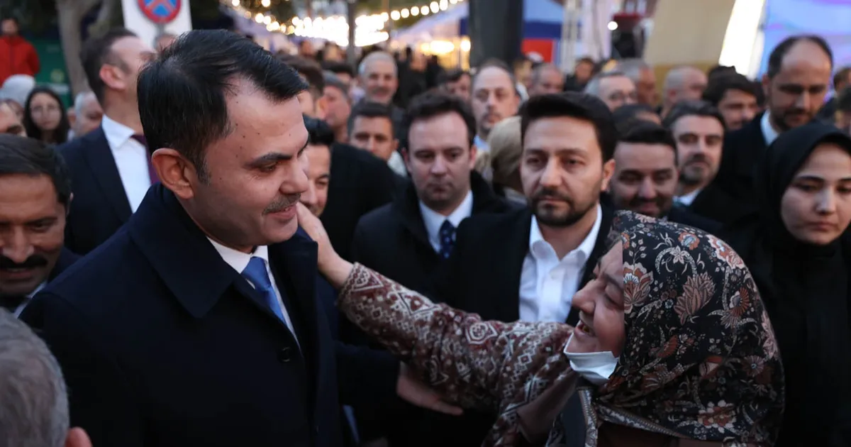 Bakan Kurum sokak iftarında