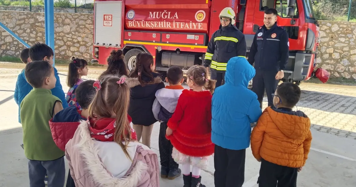 Miniklere yangın güvenliği eğitimi