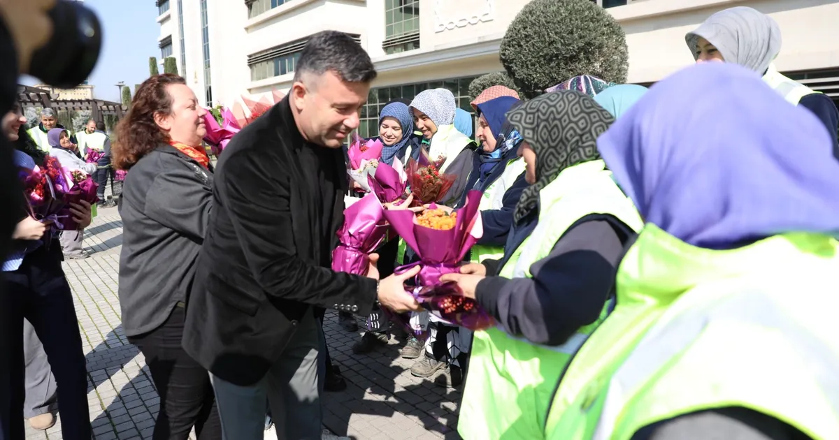 Bursa Büyükşehir'den kadınlar çiçek jesti