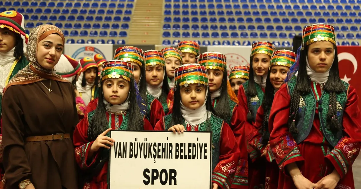 Van Büyükşehir halk oyunlarında şampiyon - Gündem Haberleri