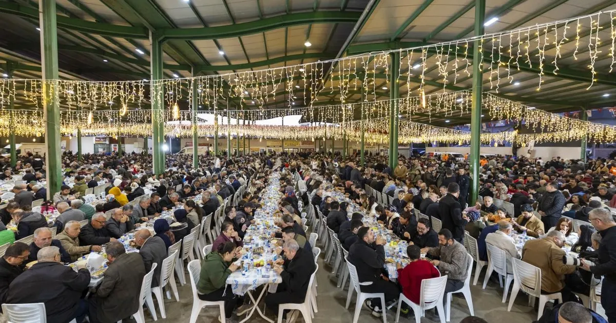 Başkan Seçer Tarsuslularla iftar sofrasında buluştu - Gündem Haberleri