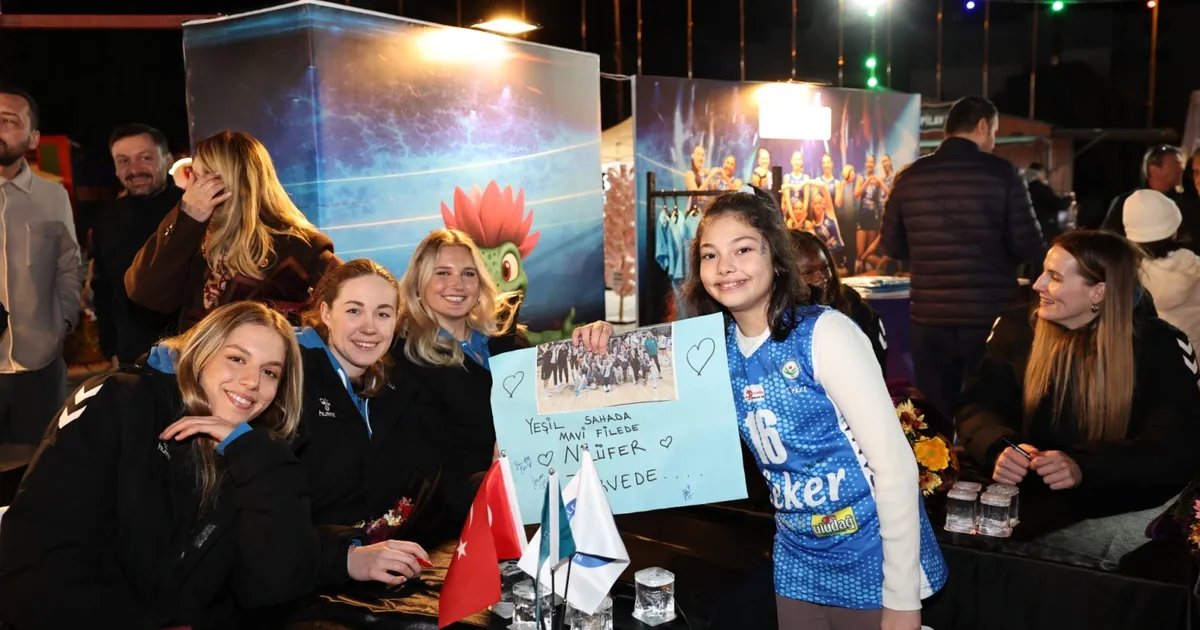 Nilüfer’in Sultanları özel günde taraftarıyla buluştu - Spor Haberleri