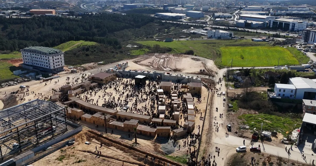 Çayırova Mekke Film Platosu, ziyaretçi akınına uğradı - Gündem Haberleri