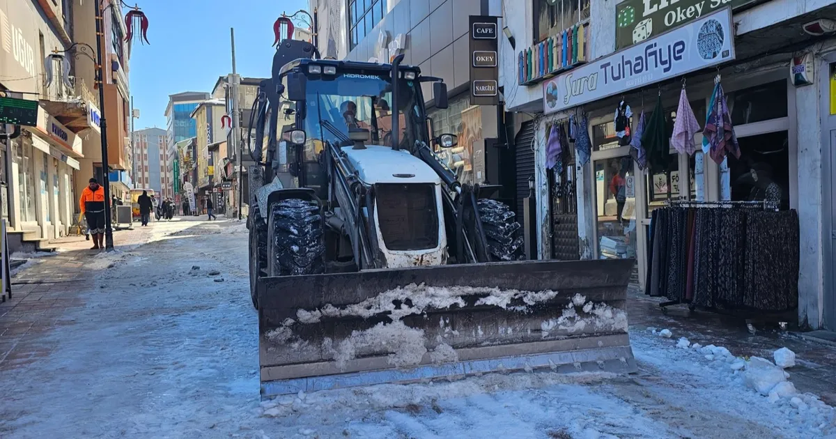 Ağrı'da karla mücadele sürüyor - Gündem Haberleri