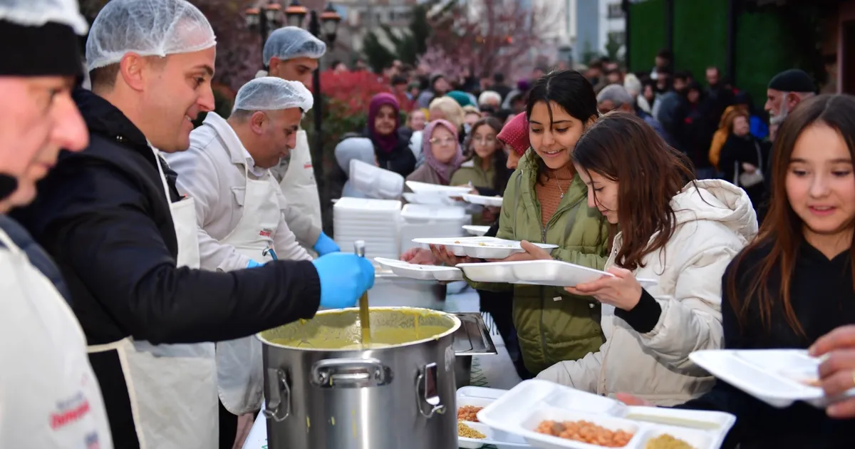 Bursa Osmangazi’de Kiremitçi Mahallesi’nde iftar sofrası - Gündem Haberleri