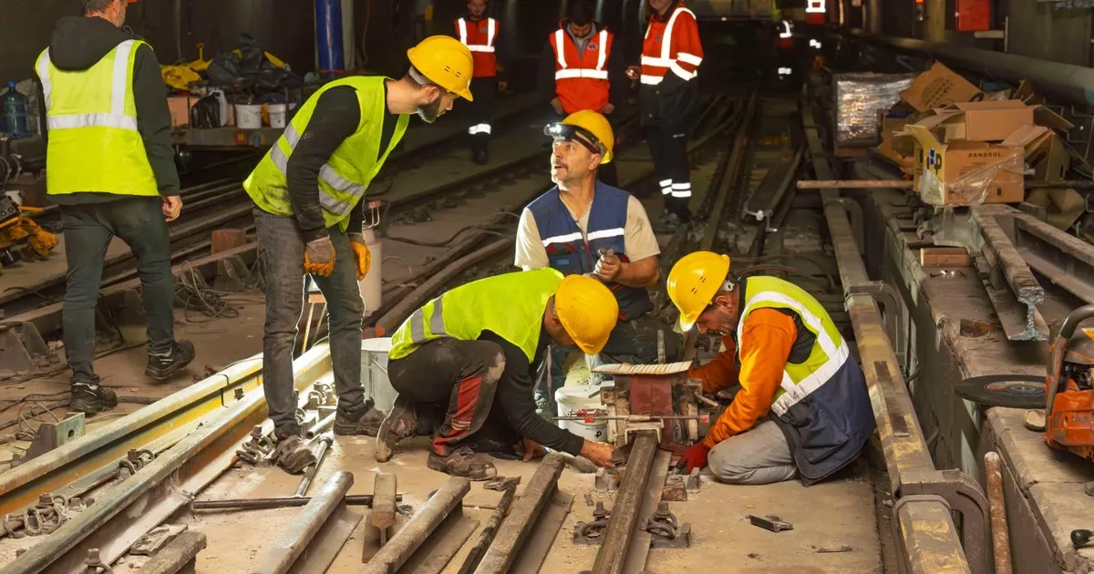 İzmir Bornova’da metro hattında raylar yenileniyor