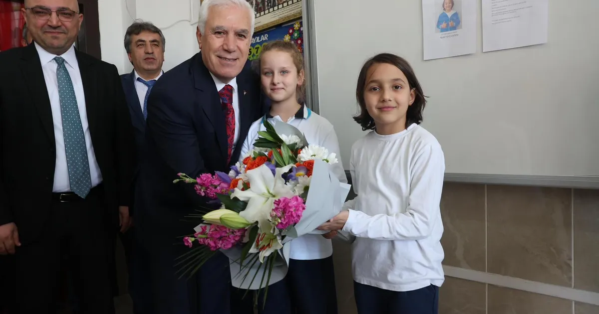 Arkadaşlarına söz verdi, Başkan Bozbey’i sınıfa getirdi