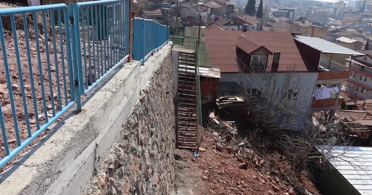İzmit Yenidoğan’da tehlikeli alan güvenli hale getirildi