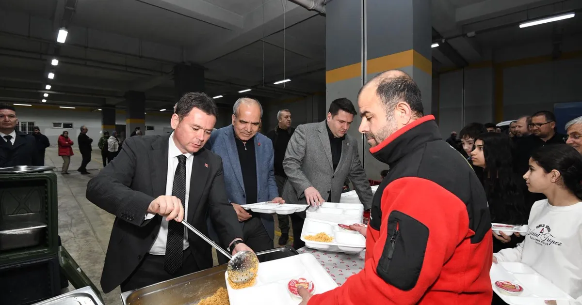 Bursa Osmangazi'de Başkan Aydın Yunuseli’nde vatandaşlarla iftarda buluştu