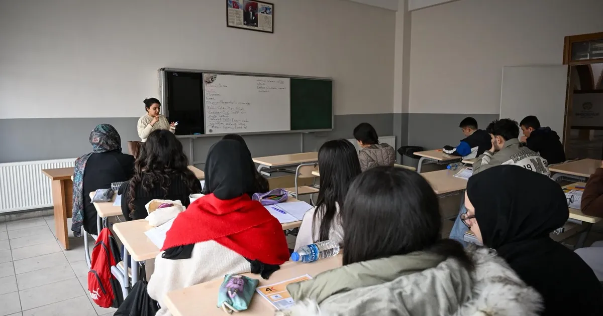 Malatya'da gençlerin üniversite hedefine Büyükşehir desteği