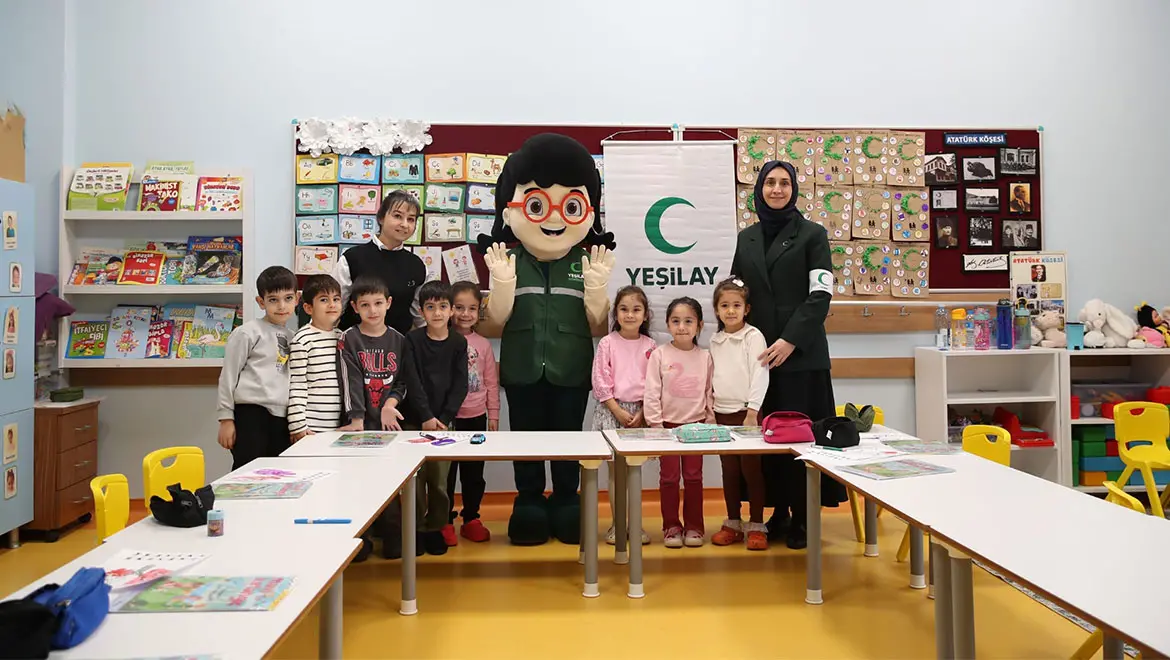 Yeşilay'ın 106. kuruluş yıldönümünde ilk ders zili bağımsız bir gelecek için çaldı