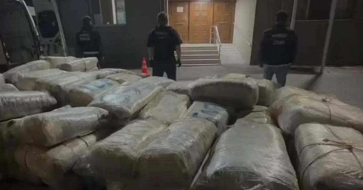 İzmir’de 1 ton 346,5 kg uyuşturucu madde ele geçirildi - Gündem Haberleri