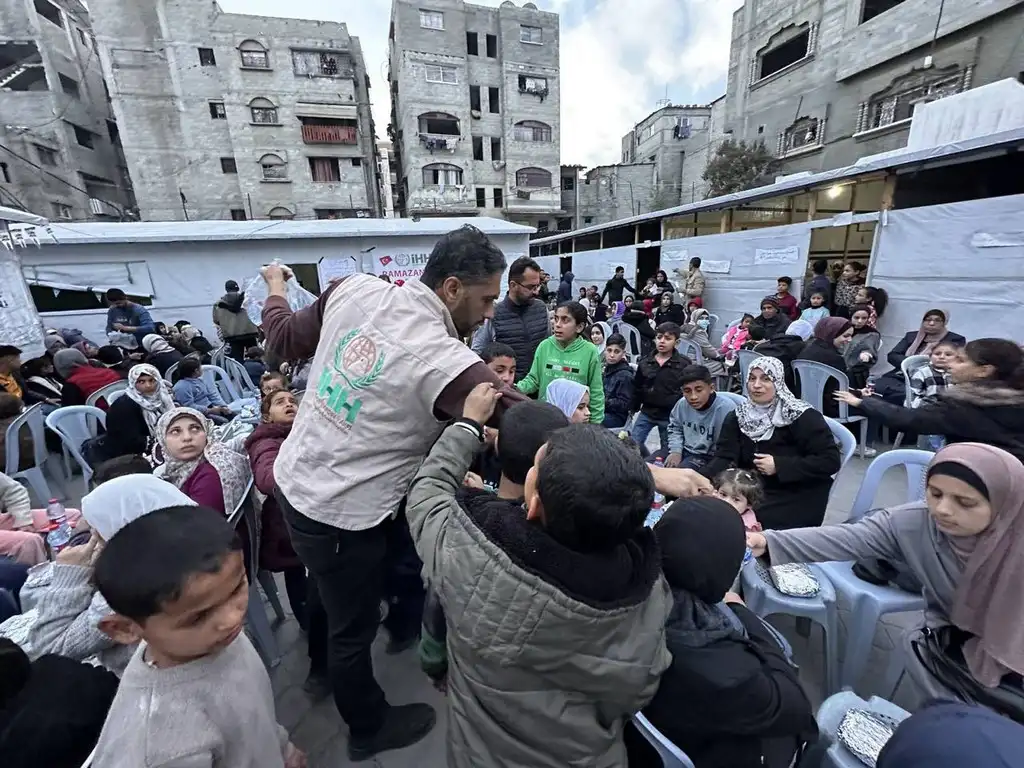 İHH her gün 165 bin Gazzeliye iftar yemeği dağıtıyor - Dünya Haberleri