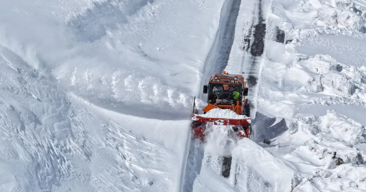 Bahar Van'a gelemedi! Karla mücadele sürüyor