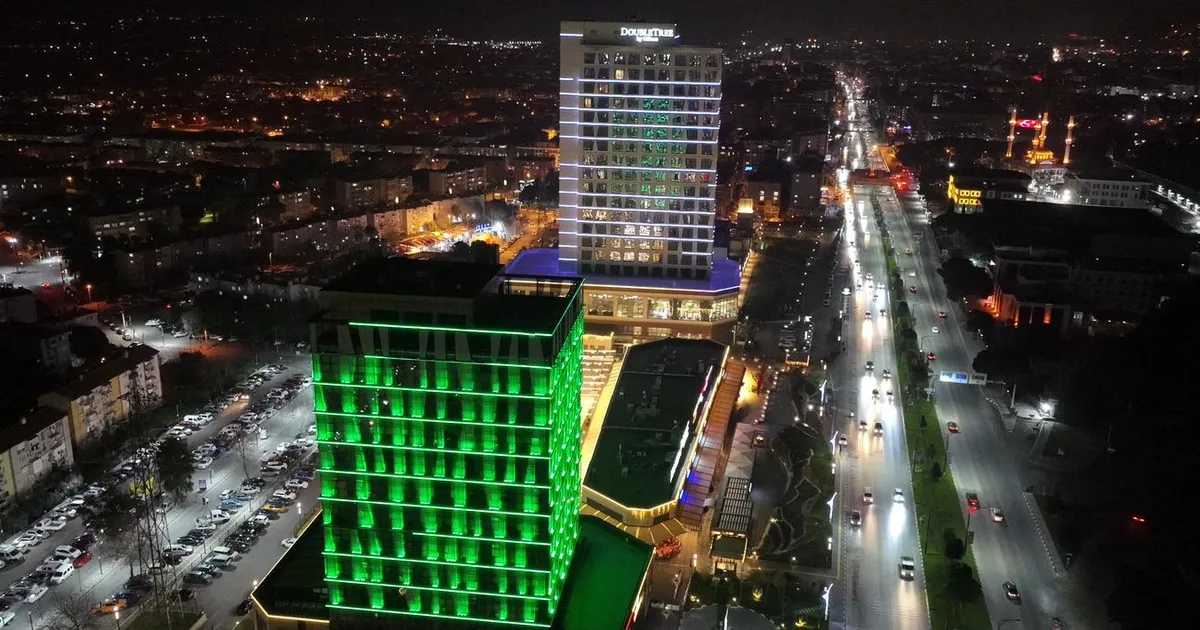 Manisa Büyükşehir’den Tıp Bayramı’na özel ışıklandırma