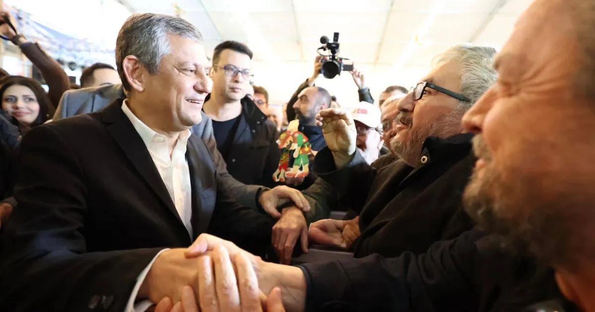 Özgür Özel orucunu Manisalılarla açtı... Bayramda da Manisa'da olacak - Siyaset Haberleri