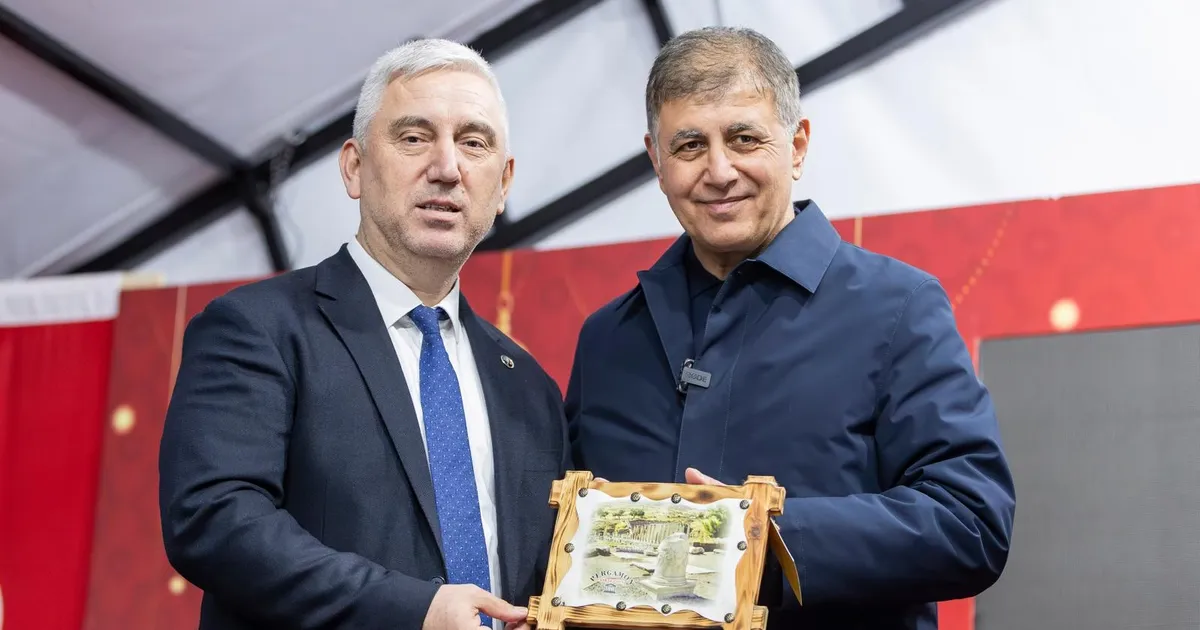 Bergama’nın sofrasında doktor başkanlar buluştu