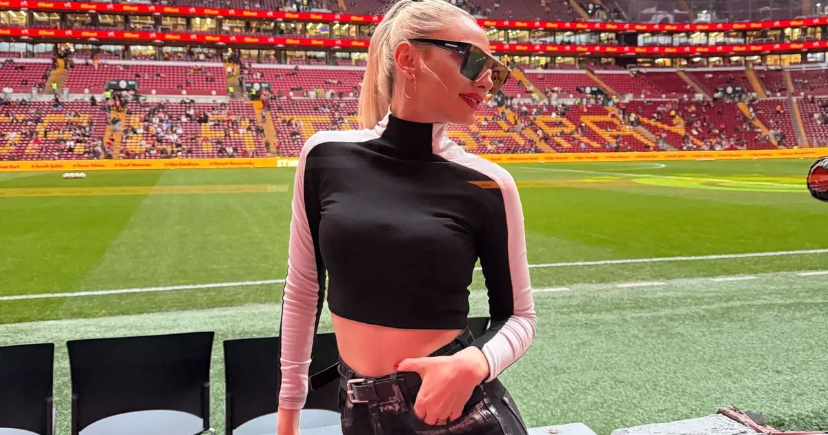 Galatasaray derbisinde VIP protokolü karıştıran gizem: Nevide Çiçek kimin için en öne indi?