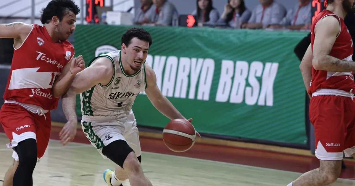 Lider Sakarya play-off’a çeyrek finalden gidiyor