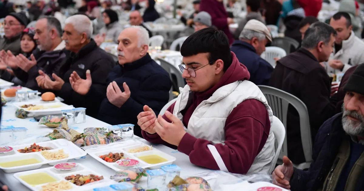 Bursa Osmangazi'de Ramazan sofrası Sırameşeler’de kuruldu