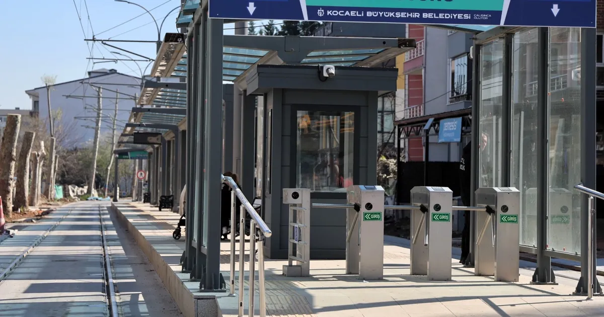 Kocaeli'de Alikahya istikametinde 6 durağın tabelası asıldı