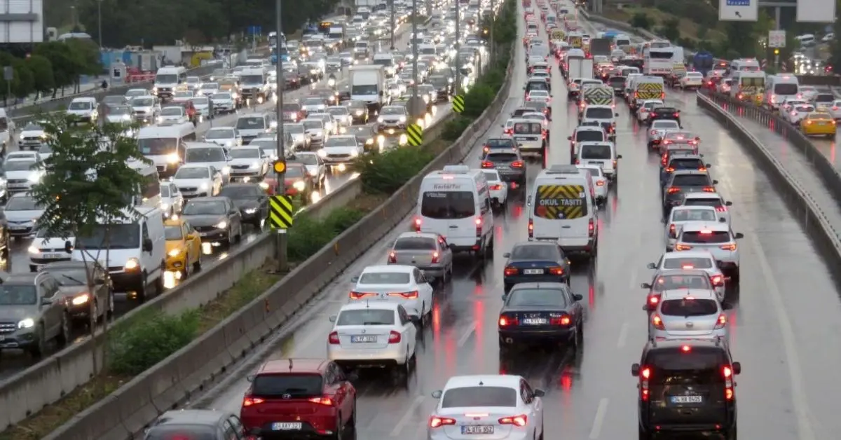 İstanbul'da bazı yollar geçici süreyle trafiğe kapatılacak