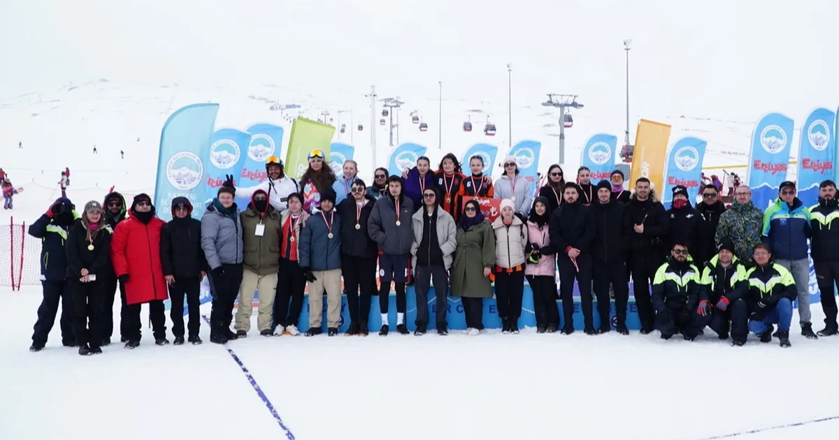 Erciyes'te kar voleybolu coşkusu - Spor Haberleri