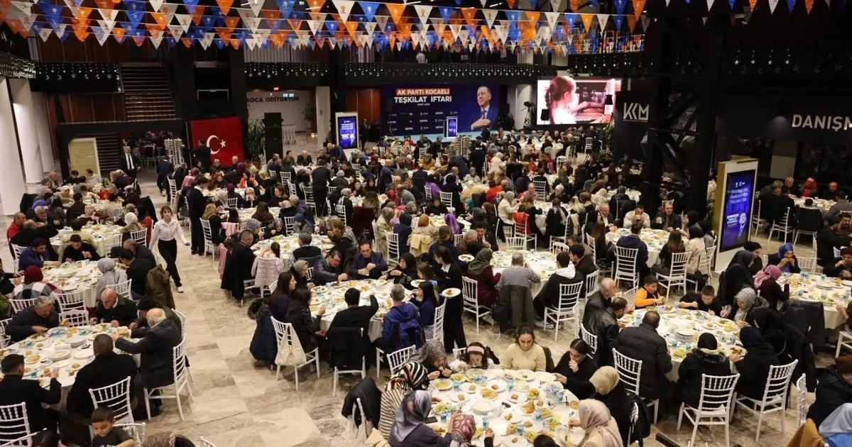 Kocaeli il iftarına binlerce kişi katıldı