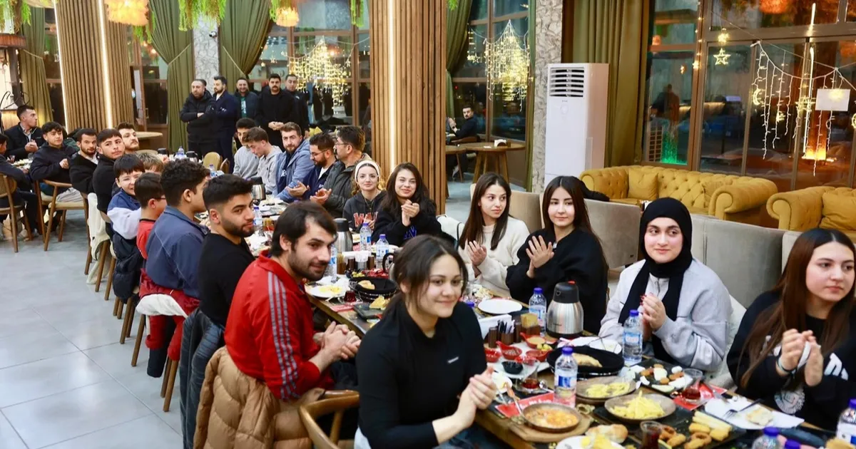 Başkan Rasim Arı Nevşehirli sporcularla sahurda buluştu - Gündem Haberleri