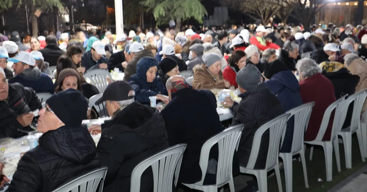 İzmit sofrasını bu kez Yahya Kaptan’la paylaştı