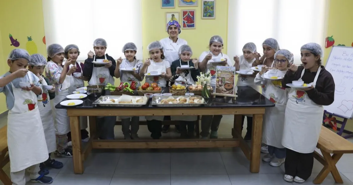 Mersin’de çocuklar mutfakta öğreniyor