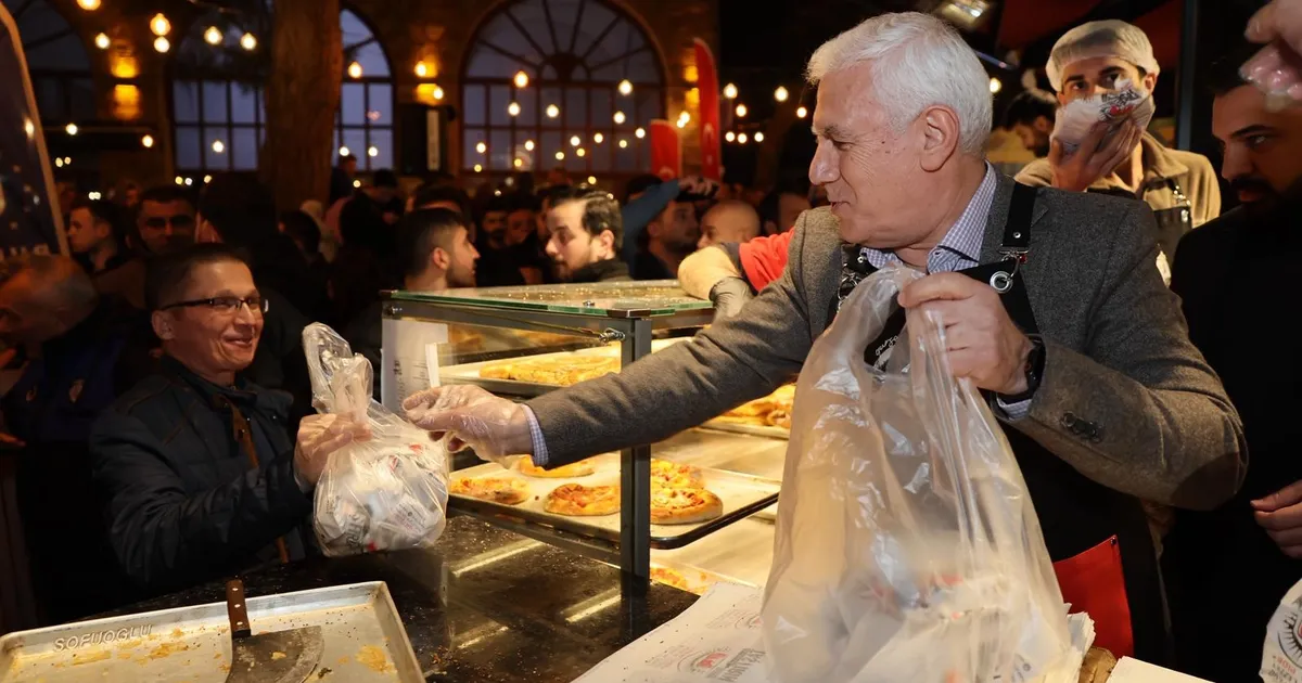 Bursa'da tahanlı pide ve çaylar Başkan Bozbey'den