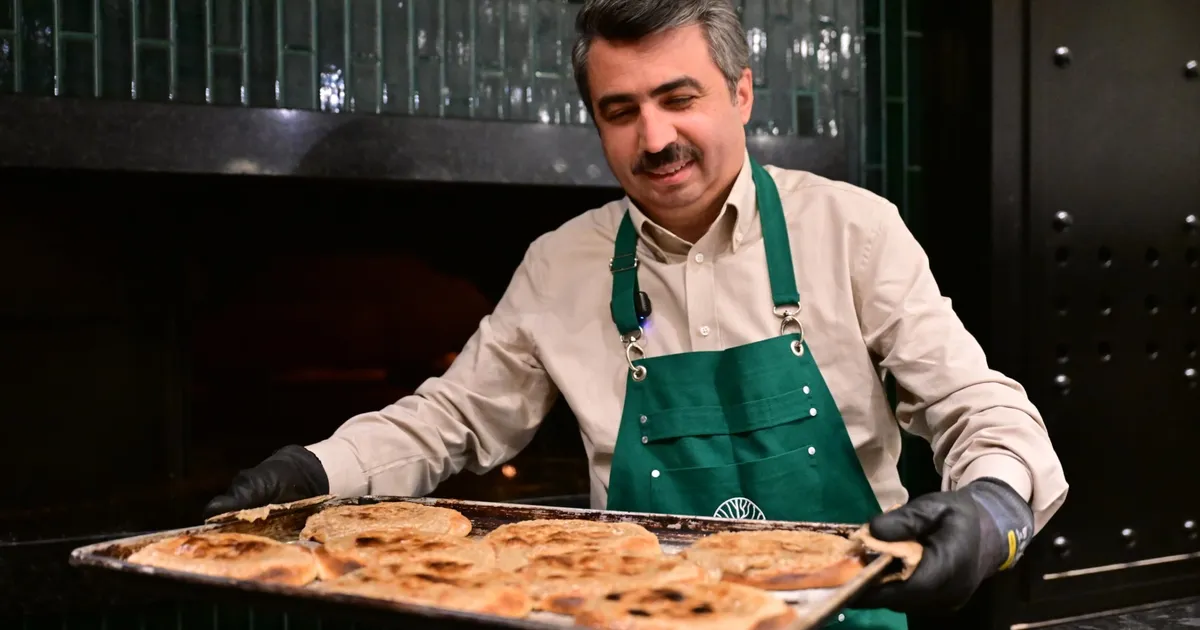 Bursa Yıldırım'da Başkan Yılmaz önce pişirdi, sonra ikram etti