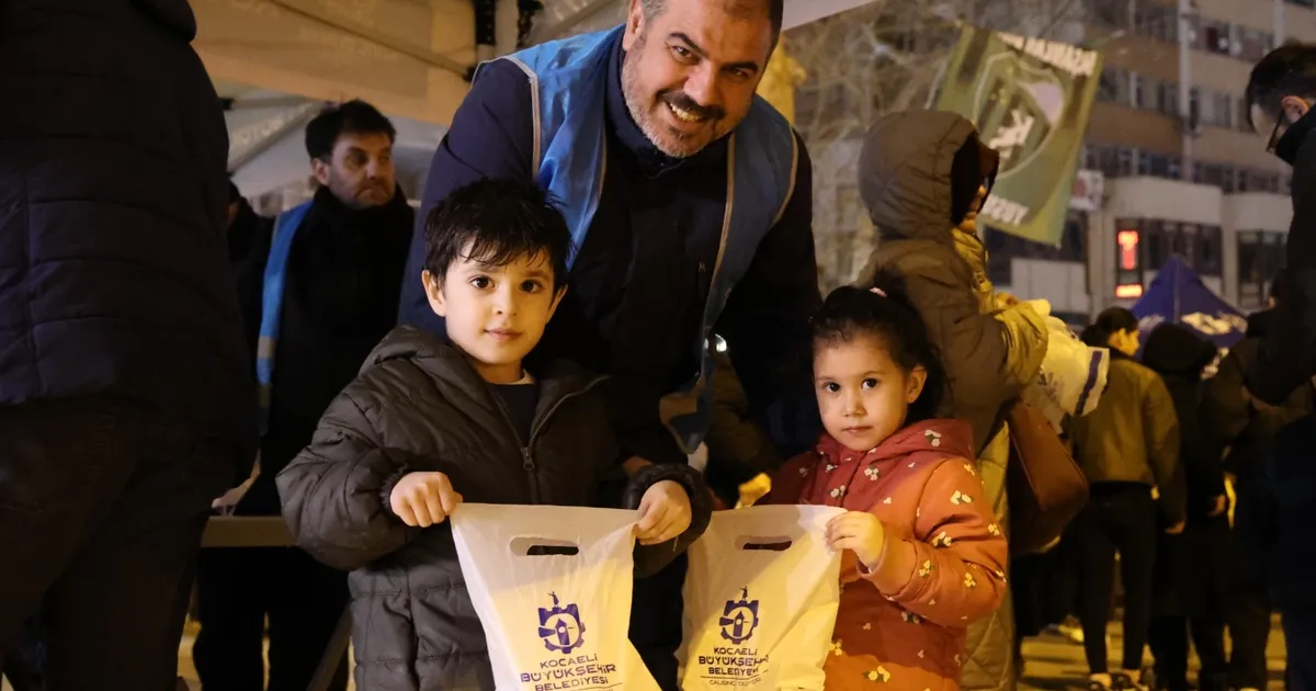 Kocaeli Büyükşehir’den kandil simidi ikramı