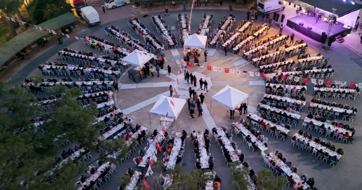 İzmir Bornova’da Kadir Gecesi’nde büyük iftar buluşması