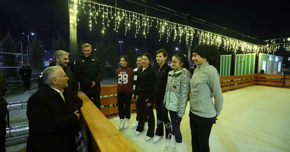 Kayseri Açık Hava Buz Pateni pistinde çifte bayram - Spor Haberleri