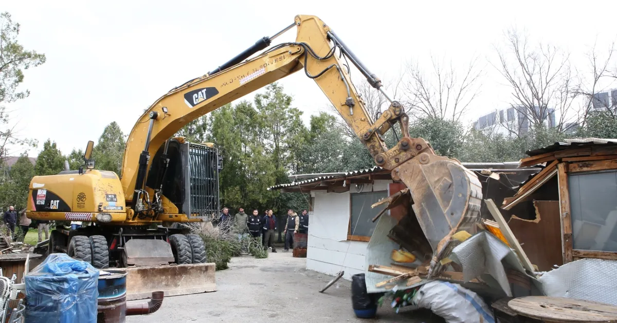 Bursa Nilüfer’de kaçak barakalar yıkıldı - Bursa Haberleri
