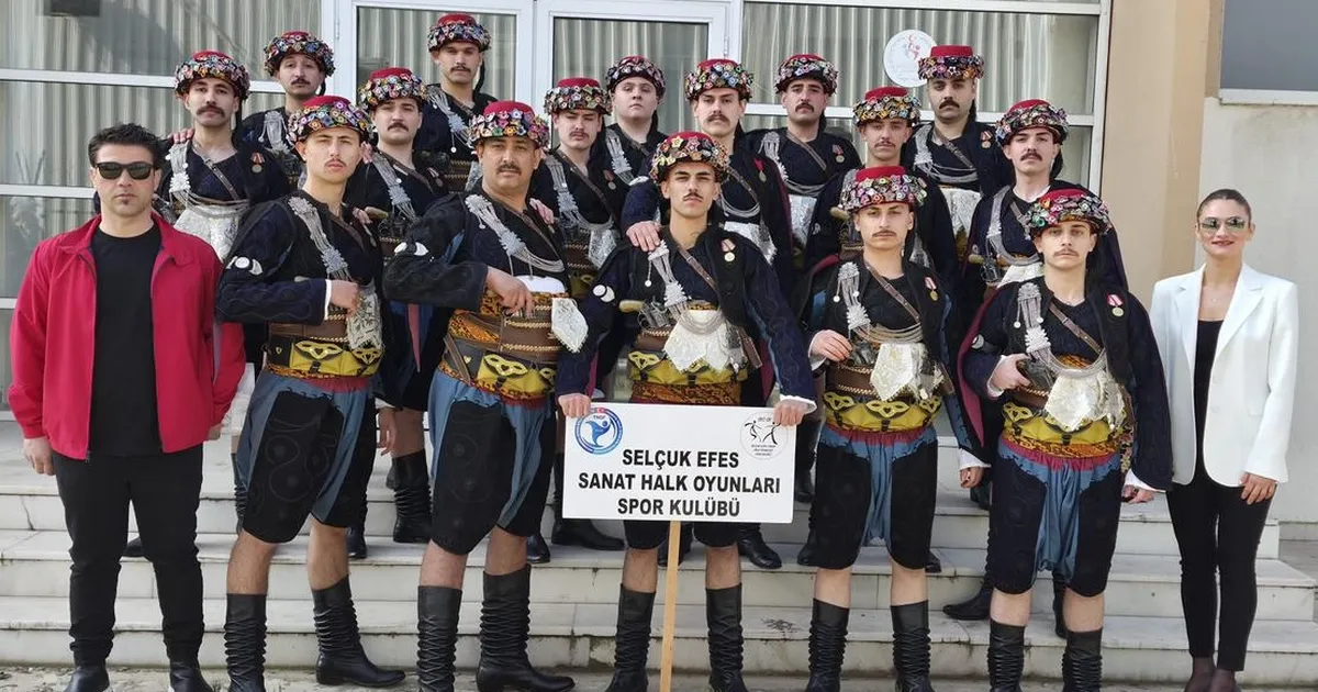 Selçuk Efes Sanat Halk Oyunları ekibi üçüncü oldu