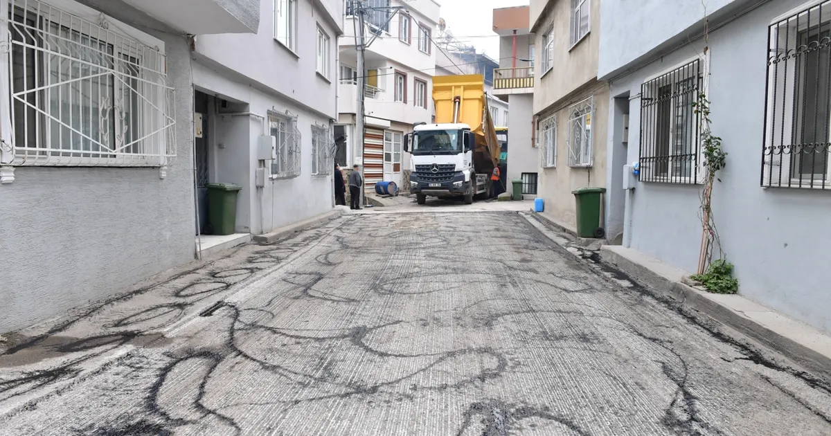 Bursa Osmangazi’de sokaklardaki yollar yenileniyor