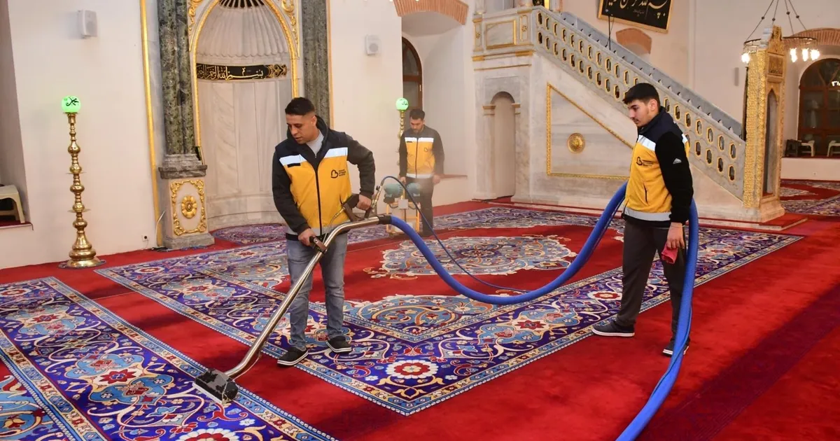 Balıkesir'de cami ve mezarlıklar bayram ziyaretine hazırlanıyor