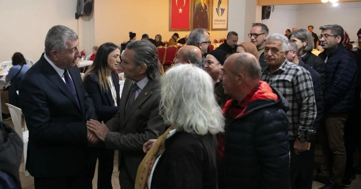 İzmir Güzelbahçe iftar sonrası bayramlaştı