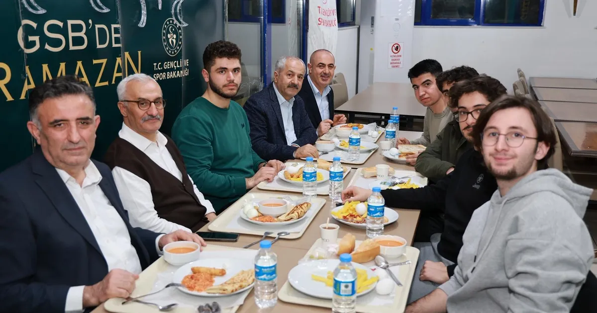 Kocaeli Gebze'de Başkan Büyükgöz öğrencilerle sohbet etti